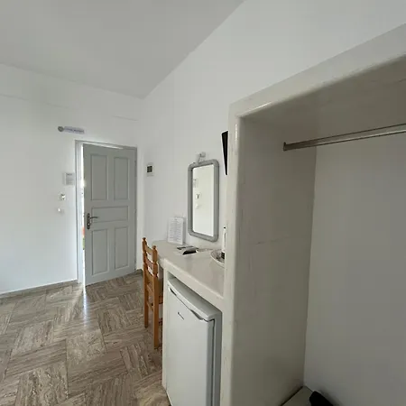 Konukevi George Karterados (Santorini)