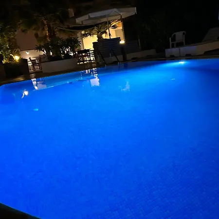 Konukevi George Karterados (Santorini)