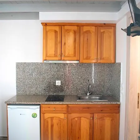 George Vendégház Karterádosz