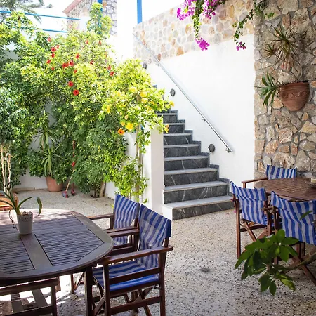 George 4* Karterados (Santorini)