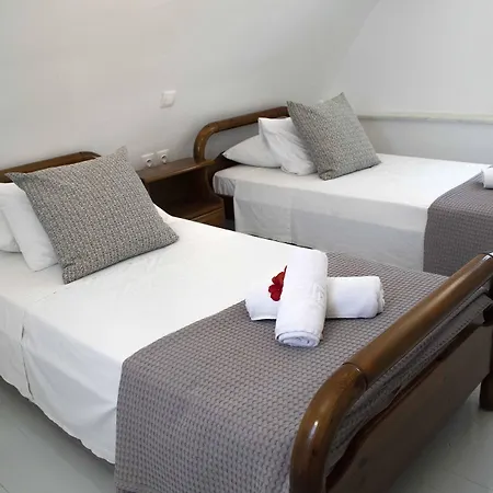 George 4* Karterados (Santorini)