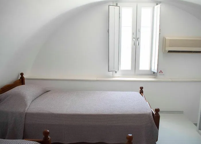 George 4* Karterados (Santorini)