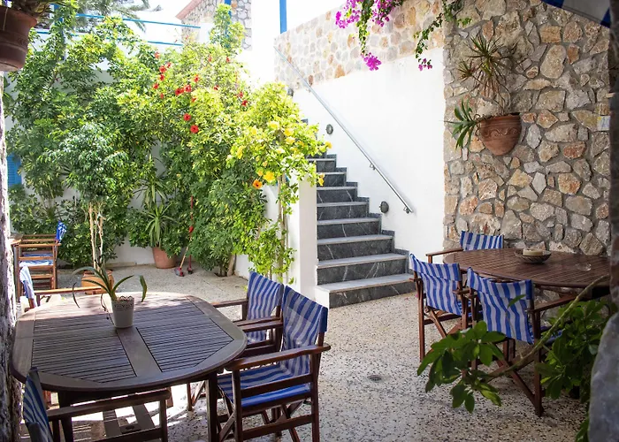 George 4* Karterados (Santorini)