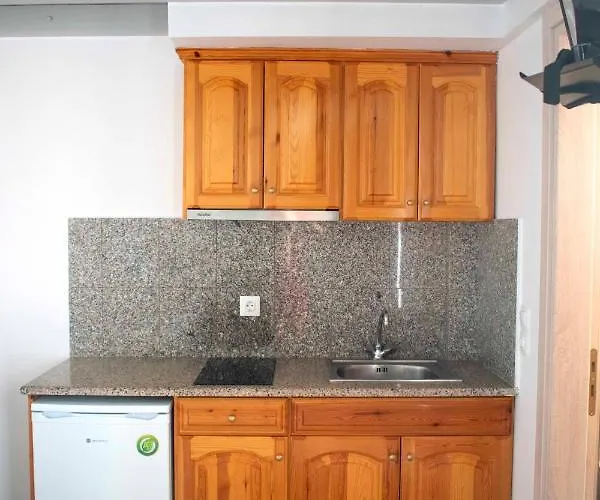 George Casa de hóspedes Karterádos